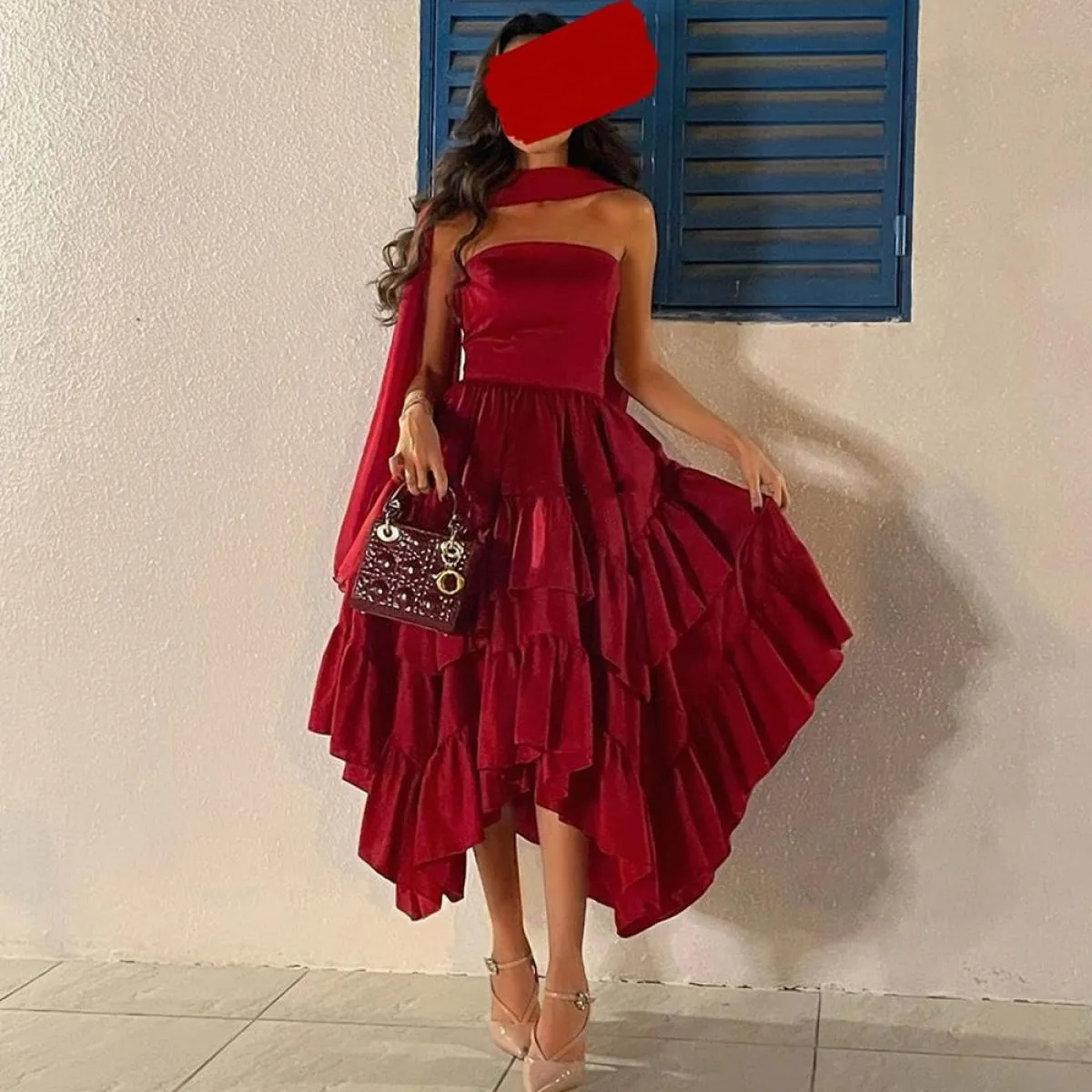 Abiti da sera a linea A in raso rosso per le donne 2022 Abiti da festa senza spalline Lunghezza tè Abiti semplici per gli ospiti