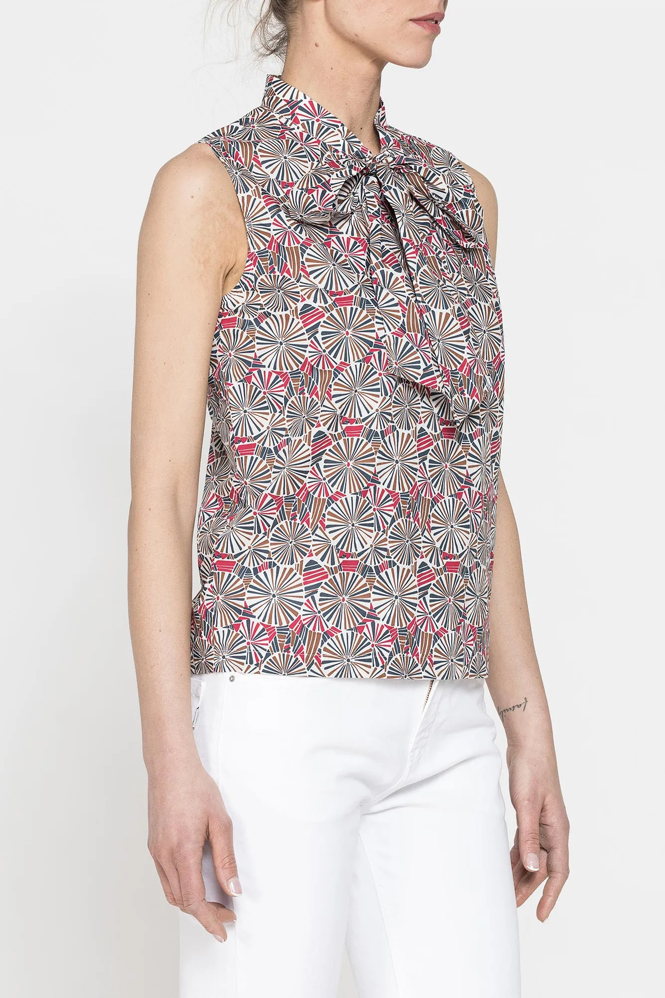 Carrera  ---------    ------------Blusa smanicata con fiocco - Rosa