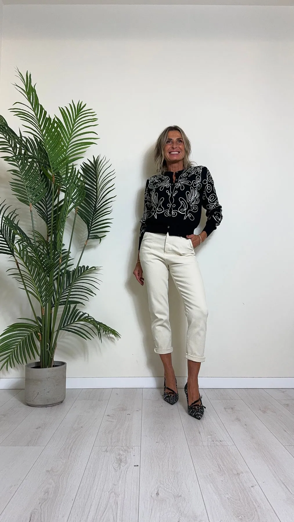 DAFNE - L1376P29 - CARDIGAN VISCOSA CON RICAMO FILO LANA