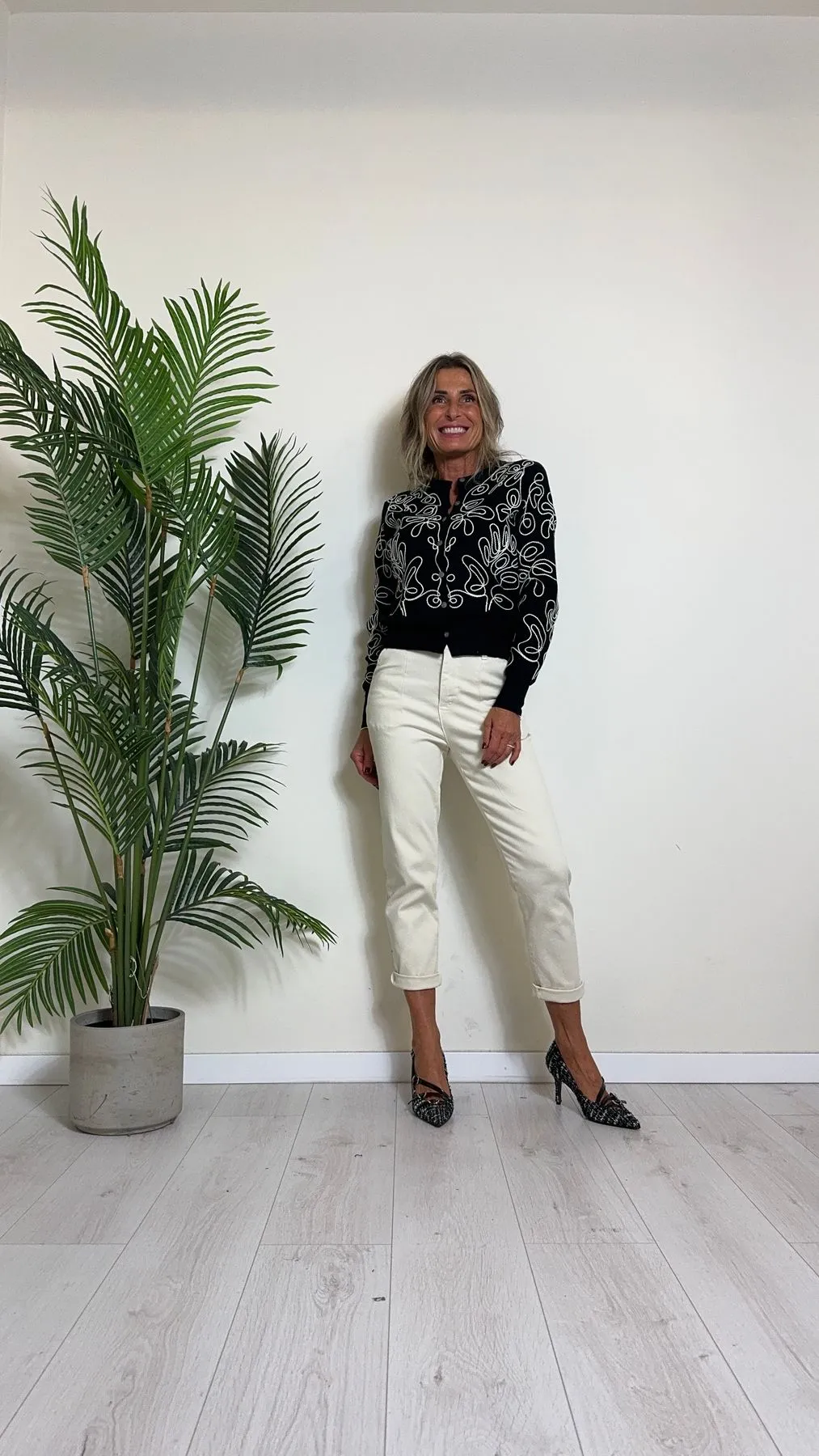 DAFNE - L1376P29 - CARDIGAN VISCOSA CON RICAMO FILO LANA