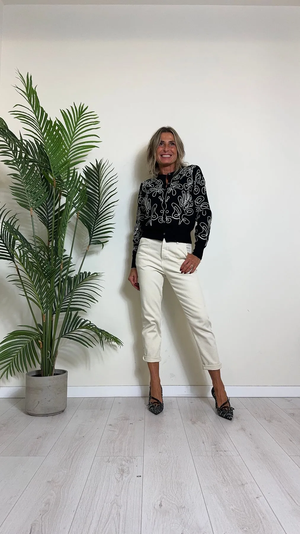 DAFNE - L1376P29 - CARDIGAN VISCOSA CON RICAMO FILO LANA