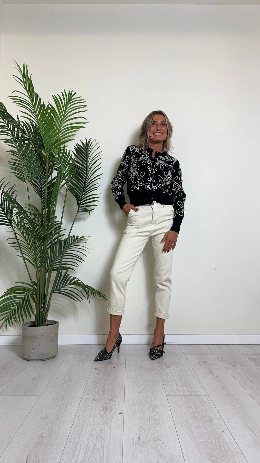 DAFNE - L1376P29 - CARDIGAN VISCOSA CON RICAMO FILO LANA