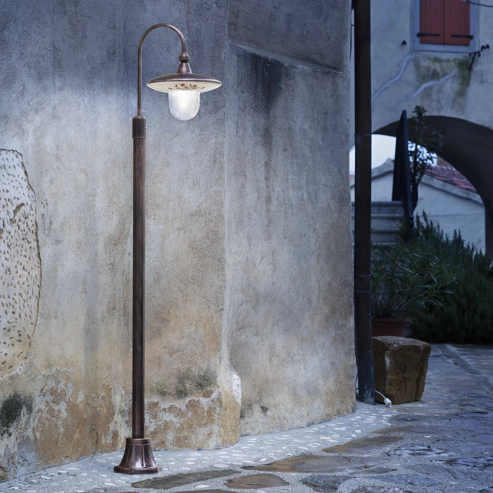 FerroLuce  Lampione da esterno in alluminio con paralume in ceramica decorata a mano Latina - 60W