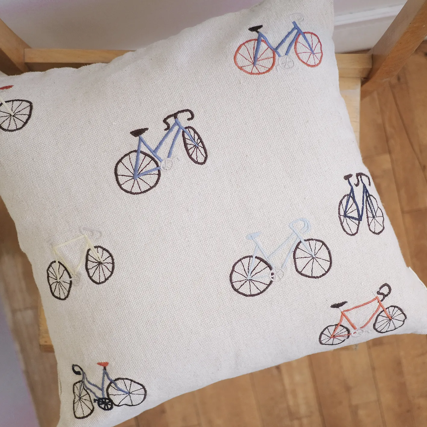 Fodera per cuscino Bicycles 48x48 cm.jo{font-size:18px}beige