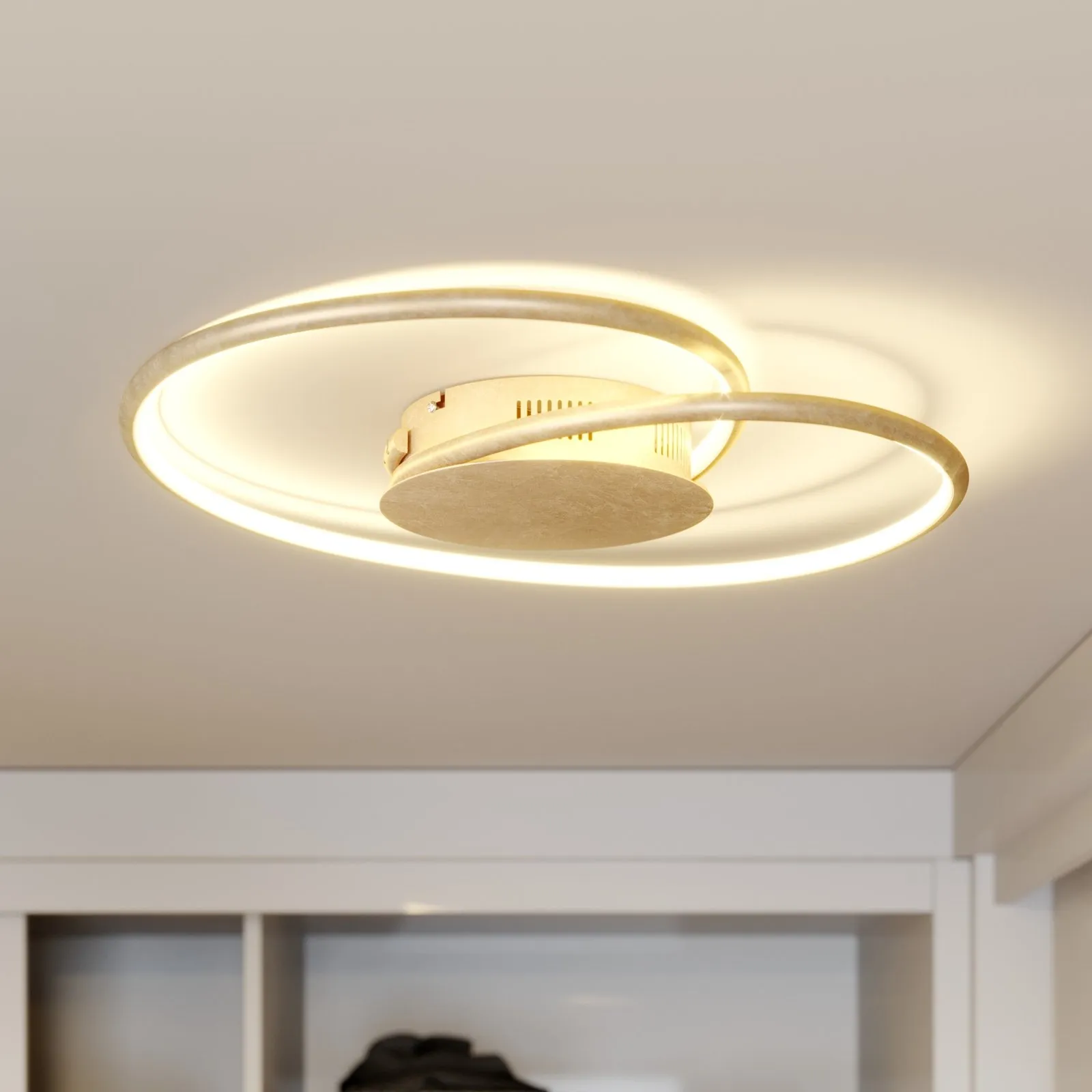 Lindby plafoniera LED Joline, Ø 45 cm, color oro, metallo