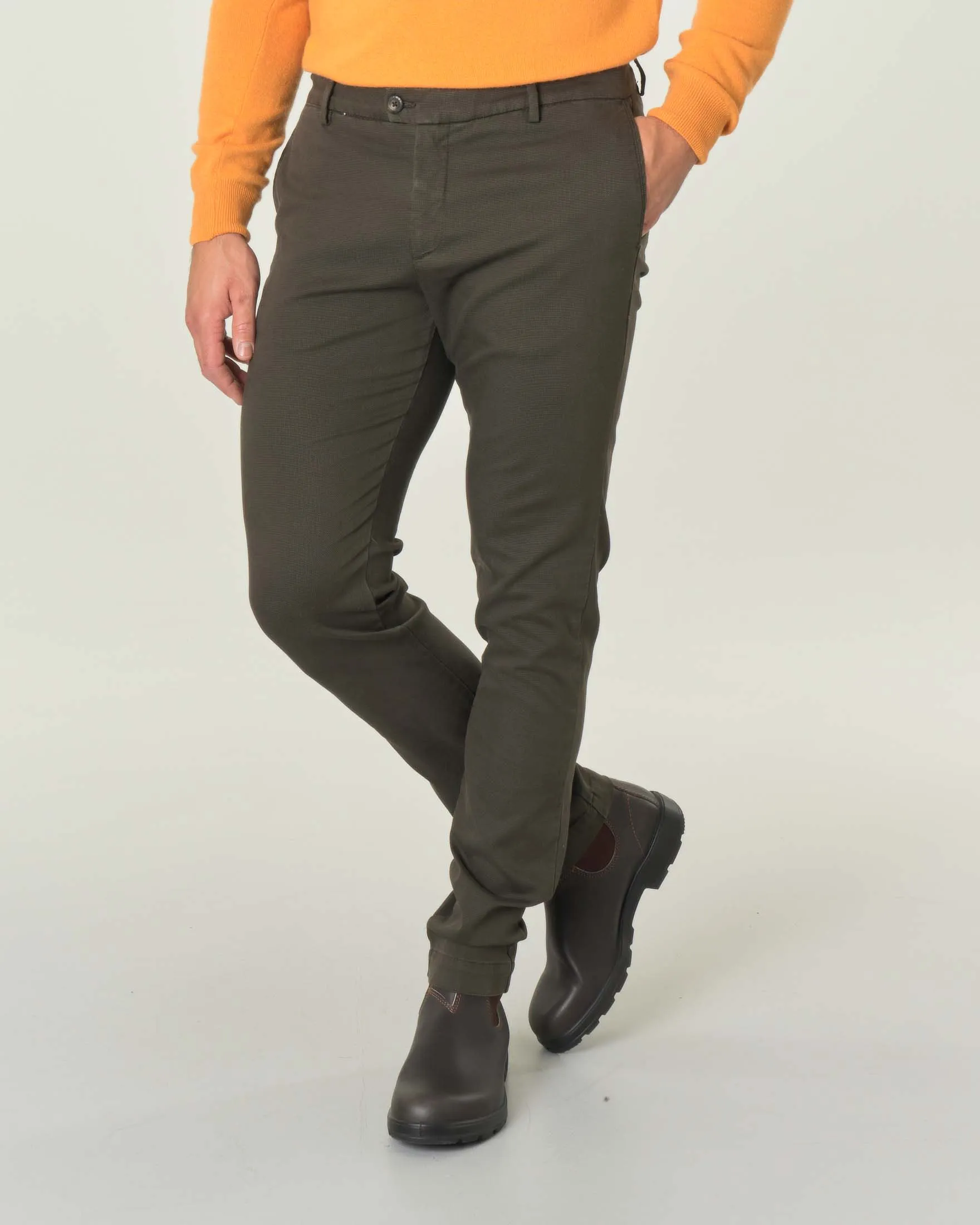 Pantaloni chino verde militare punta spillo in misto cotone stretch