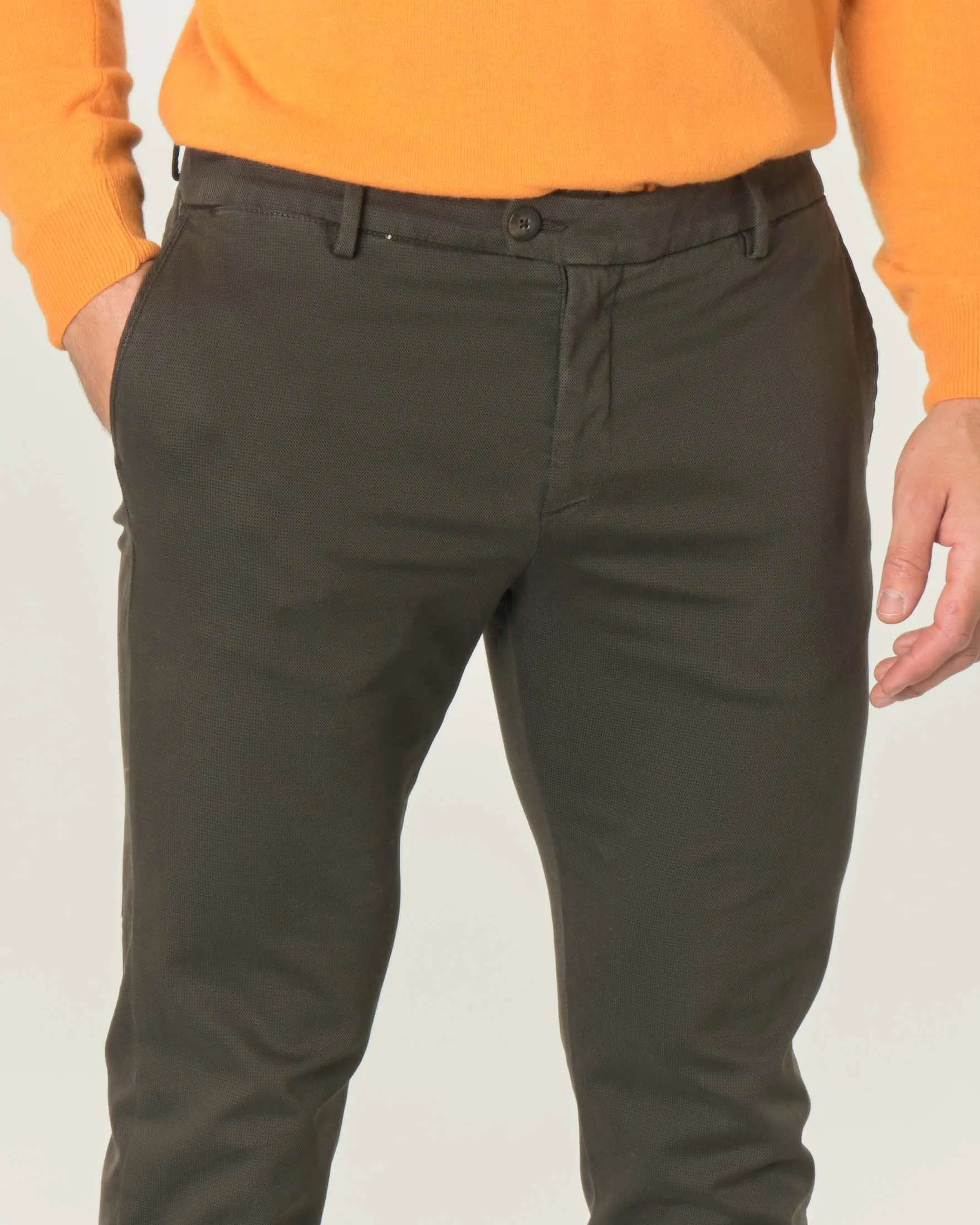 Pantaloni chino verde militare punta spillo in misto cotone stretch