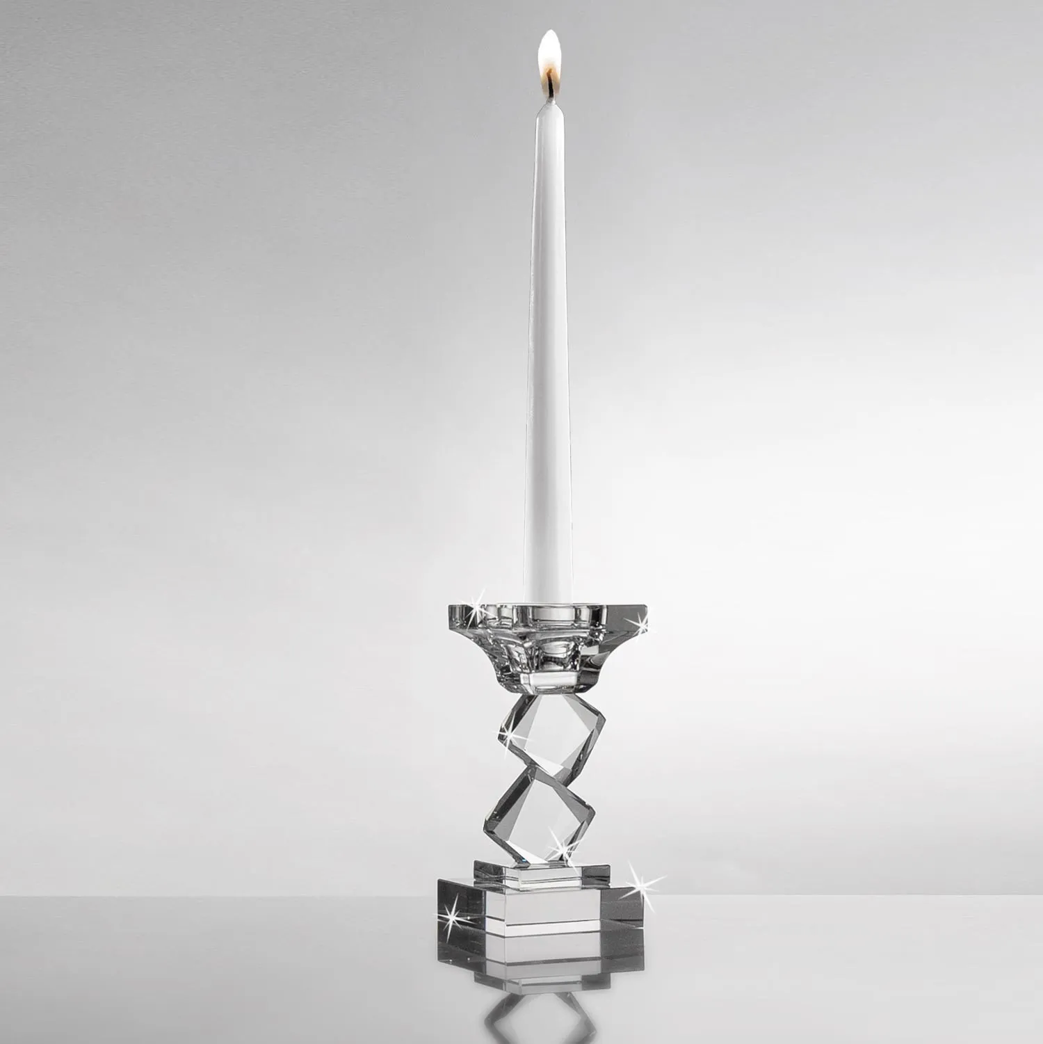 Ranoldi  Candelabro basso con un fuoco dal design moderno ed elegante