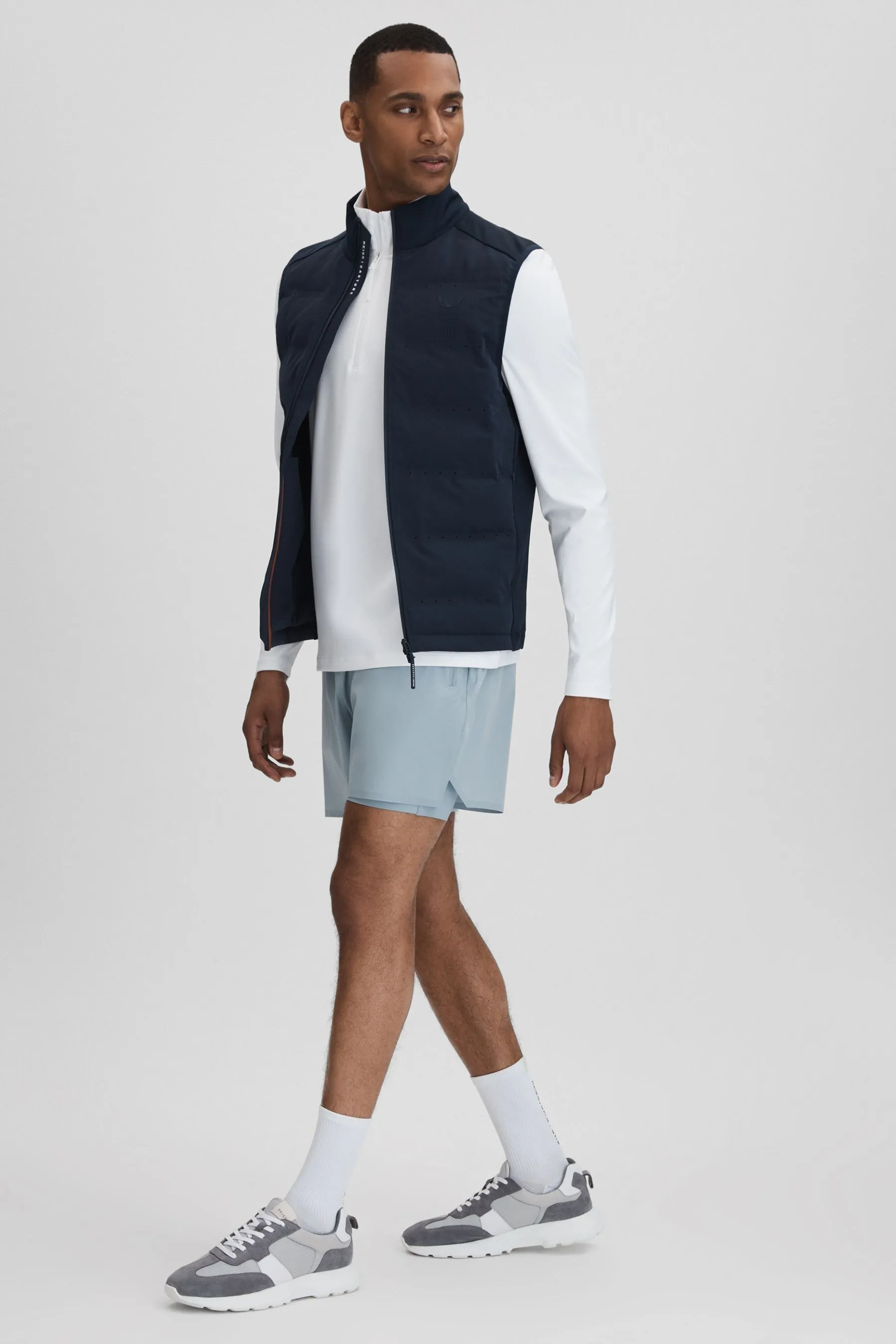 Reiss - Jett Castore Performance - Top in Collo a imbuto con zip corta    