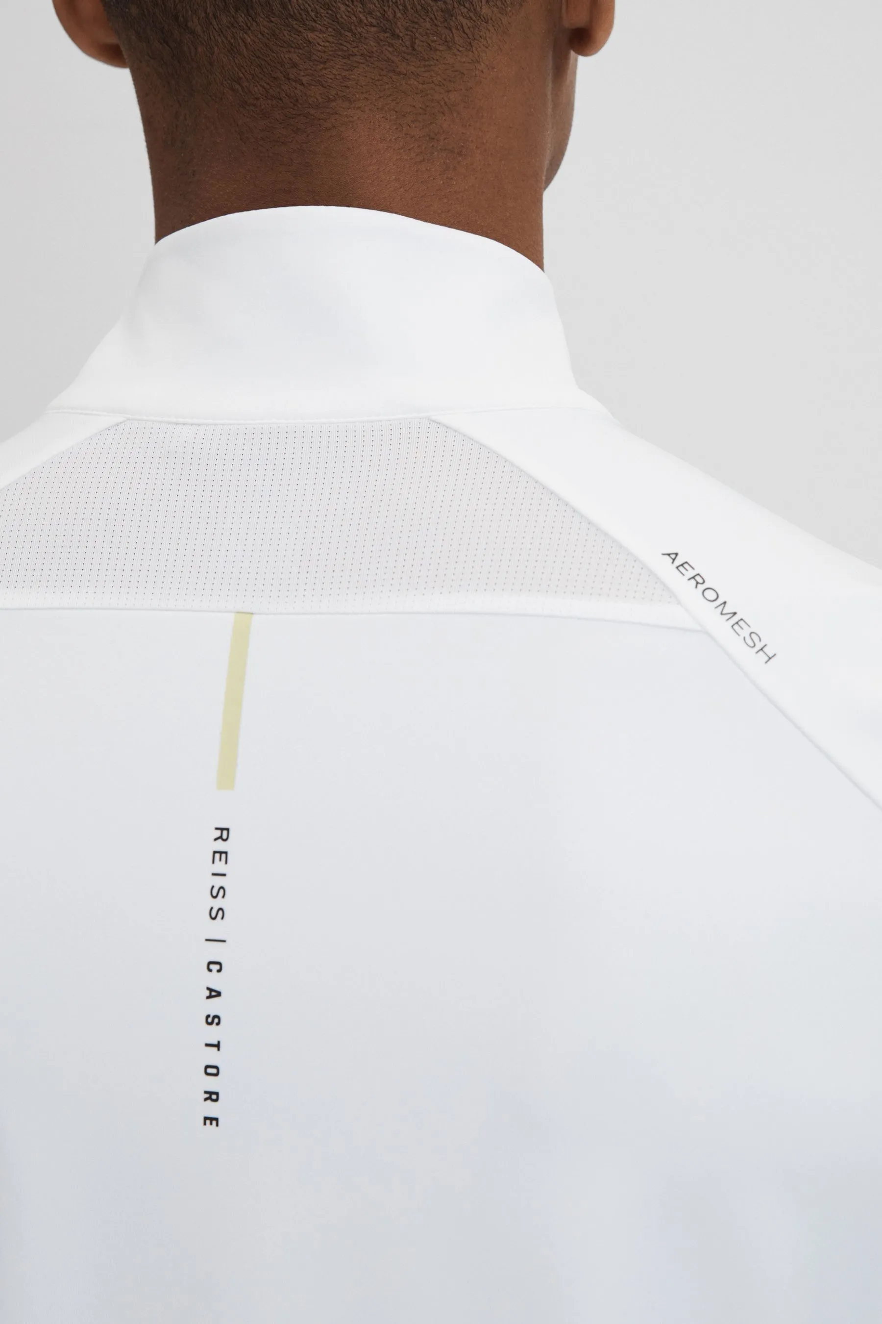 Reiss - Jett Castore Performance - Top in Collo a imbuto con zip corta    