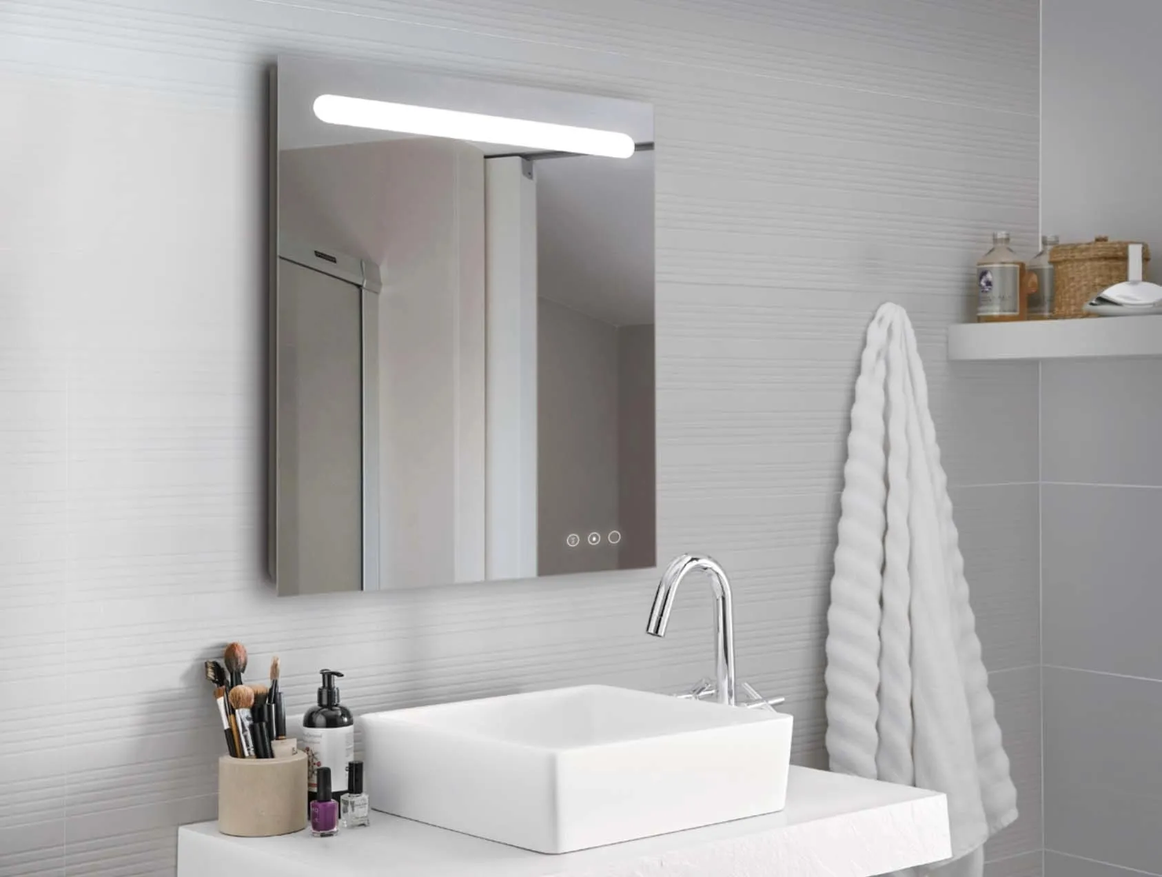 Specchio Led per Bagno Tech Bluetooth 60x80 cm