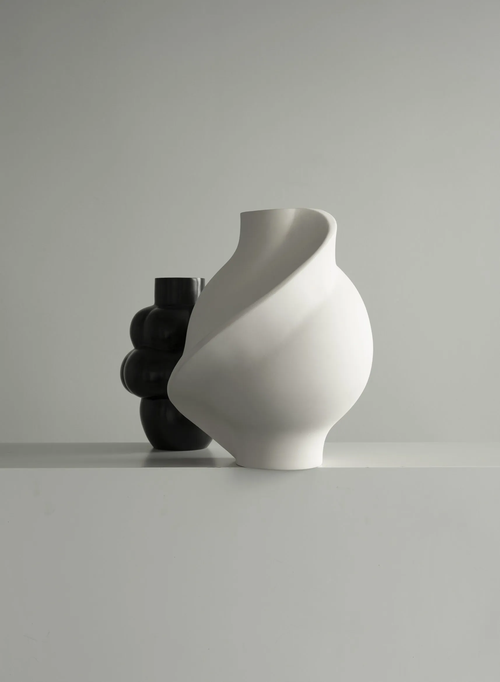 Vaso Pirout 02, 42 cm.jg{font-size:18px}Raw White